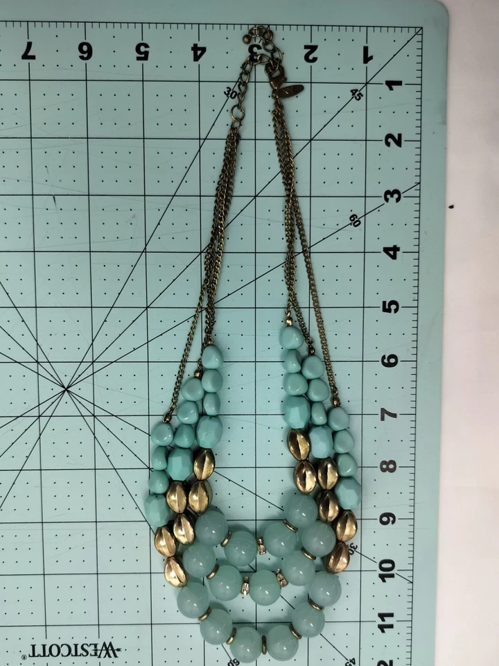 Collar en capas de tres hilos en tono turquesa y dorado de New York & Company Foto 4 de 4