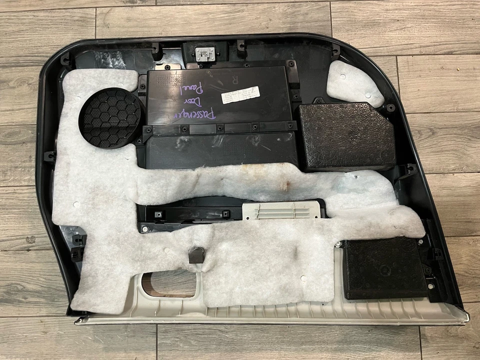 Panel de moldura de puerta Mitsubishi Envavor 2011, pasajero derecho delantero  Foto 3 de 4