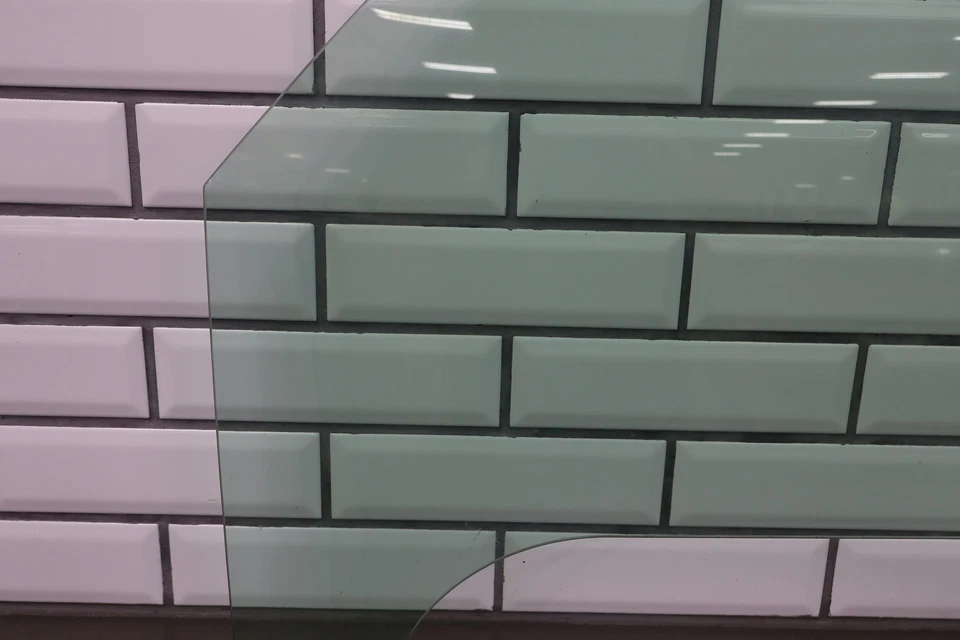 99-06 Sierra Silverado Crew Cab Front Left LH Door Window Glass (Glass Only) - Image 3 of 4