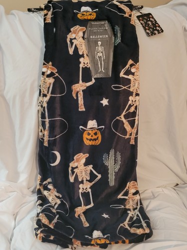 Halloween Scheletro Cowboy Lancio 50 X 70 Nuovo con etichette  - Foto 1 di 2