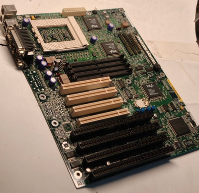 Socket 8 Pentium PRO Intel VS440FX Venus / Gateway 2000 & 32 MB RAM + Bonus