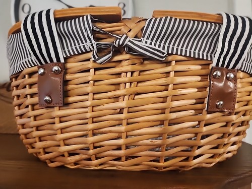 NEW County Style Wicker Picnic Basket With Double Wooden Lids & Handles - Picture 2 of 8