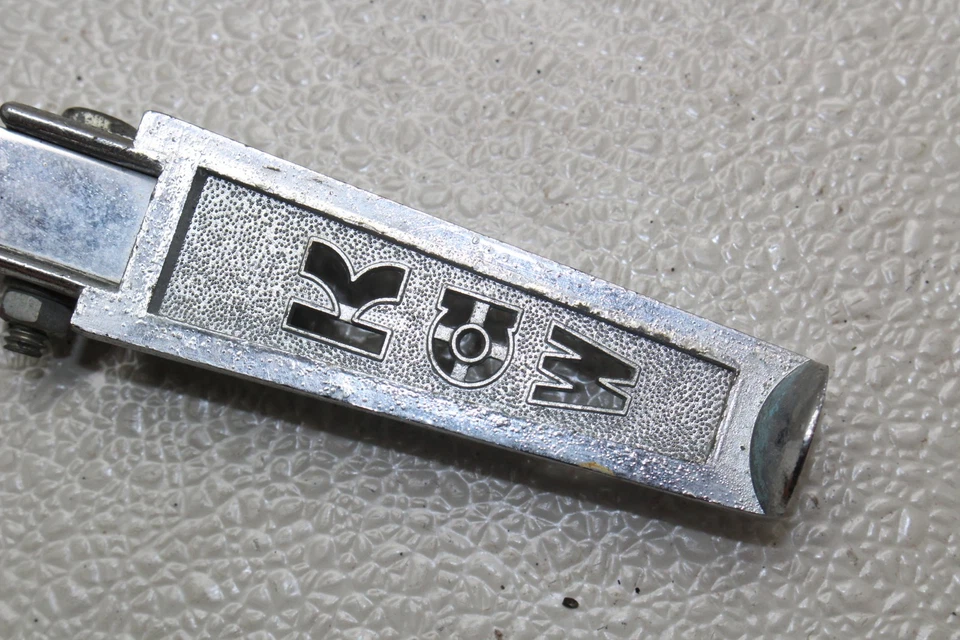 81-83 KAWASAKI KZ1100A EJE REPOSAPIÉS DELANTERO CLAVIJAS CARRETERA JUEGO PELDAÑOS PAR Foto 2 de 4