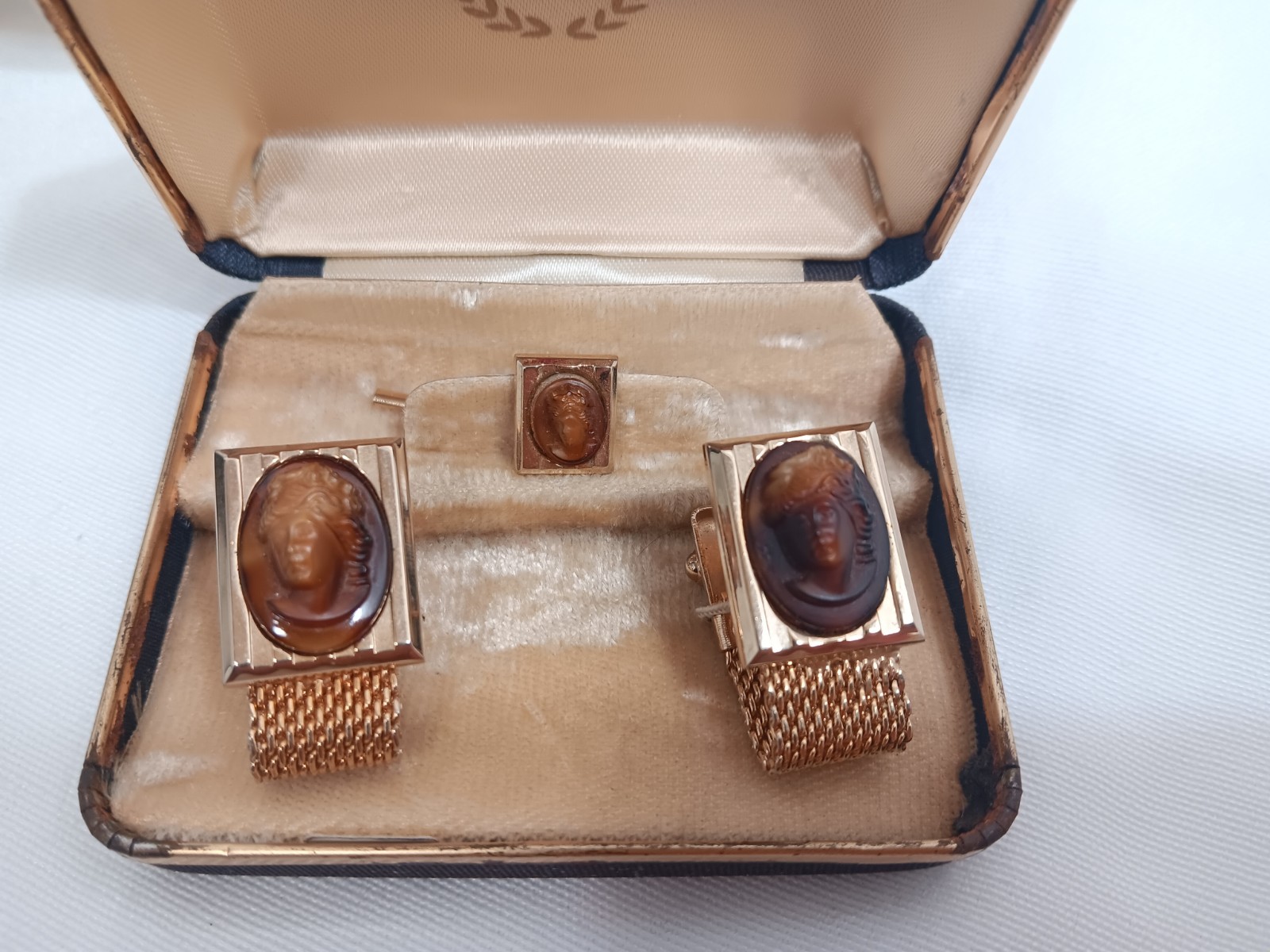 Vtg 70s Hickok Cameo Cufflinks & Tie Tac Set Gold… - image 2