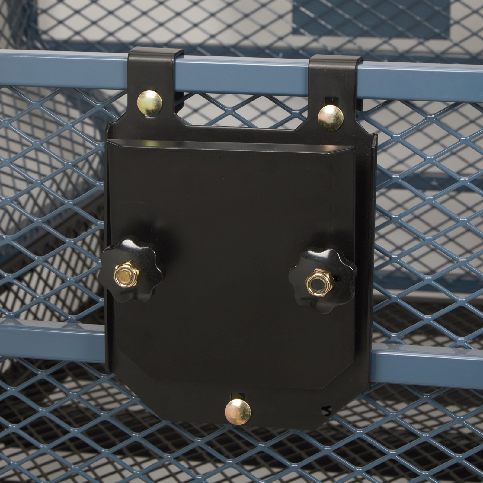 Strongway Chainsaw Holder Kit