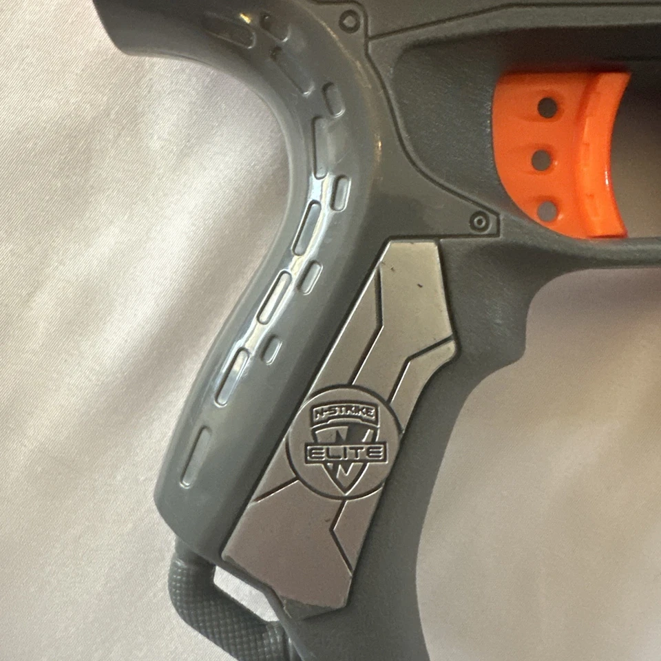 Pistola de dardos Hasbro N-Strike Elite usada Mega MAGNUS pistola bláster solo sin munición Foto 3 de 4