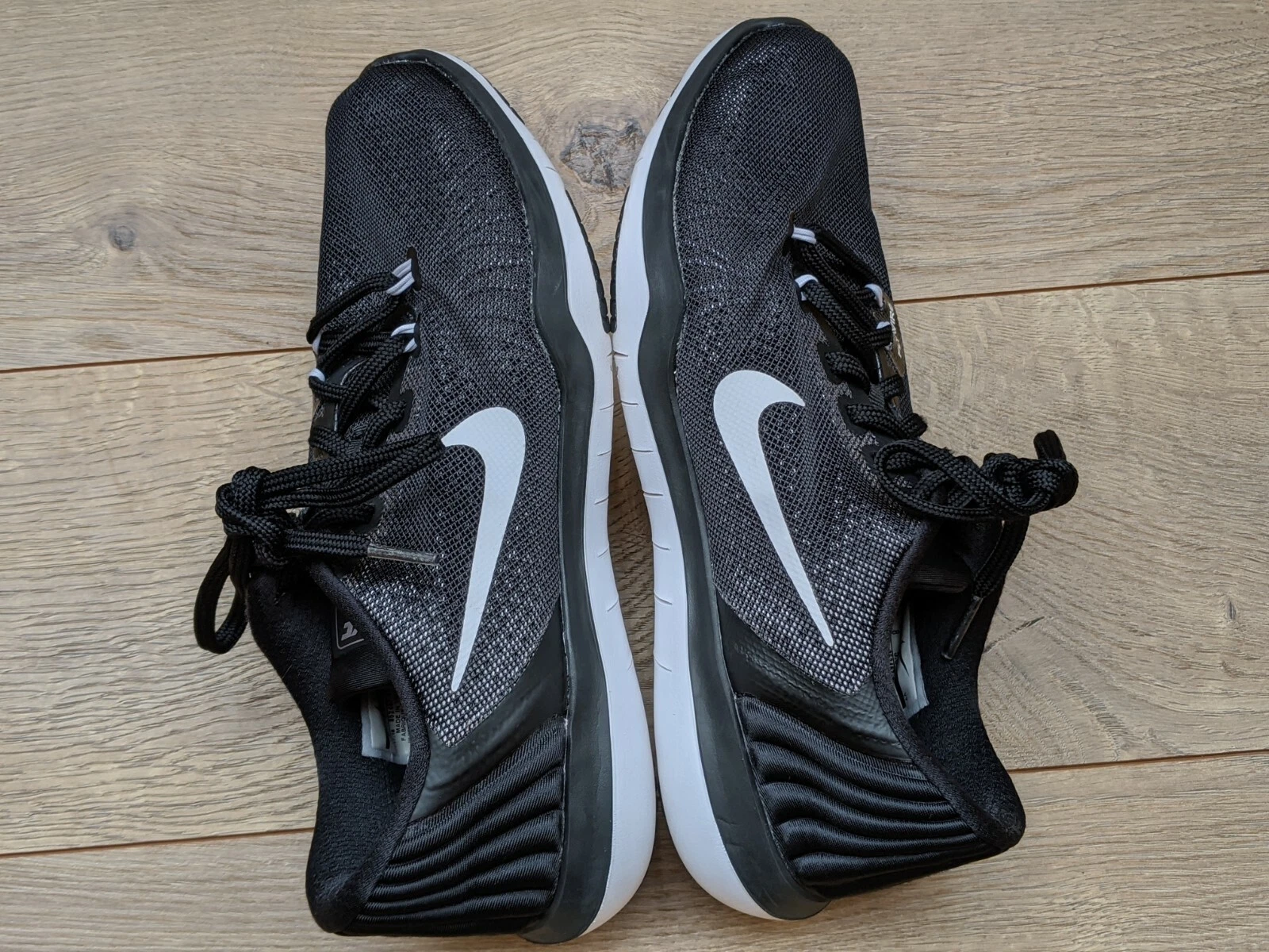 Chaussures de course femme 2018 Nike Flex Supreme Trainer 5 noir/blanc taille 8