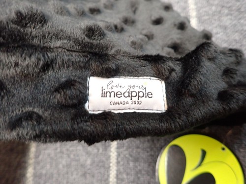 Limeapple Minky Dot Black Bubble Beanie Winter Hat With Puff Girls S/M - NWT - Picture 3 of 5
