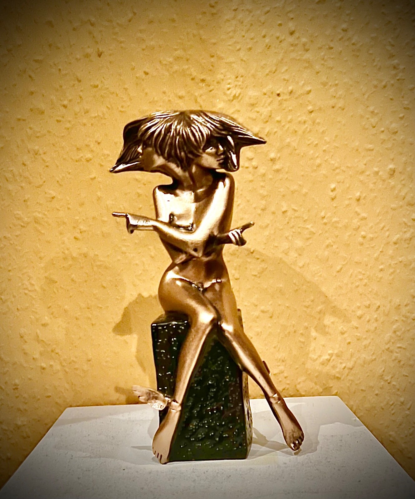 Sternzeichen Zwillinge – Figur einer Frau, elegante Statue