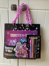 MONSTER HIGH FASHION DESIGN BAG WITH FASHION ART PAD 7 COLOURING PENCILS & BAG