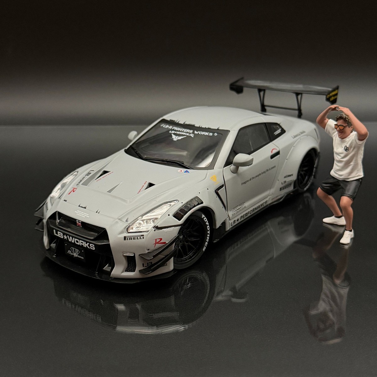 Nissan GT-R R35 Liberty Walk 2.0 2024 Grey 1:18 Solido Widebody