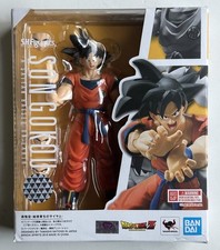 Bandai S.H. Figuarts Dragon Ball Z Son Goku A Saiyan Raised on Earth Figure