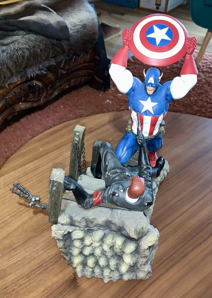 Estatua Diorama Capitán América vs. Calavera Roja Sideshow 17" - #48 de 600 - 2006 Foto 3 de 4
