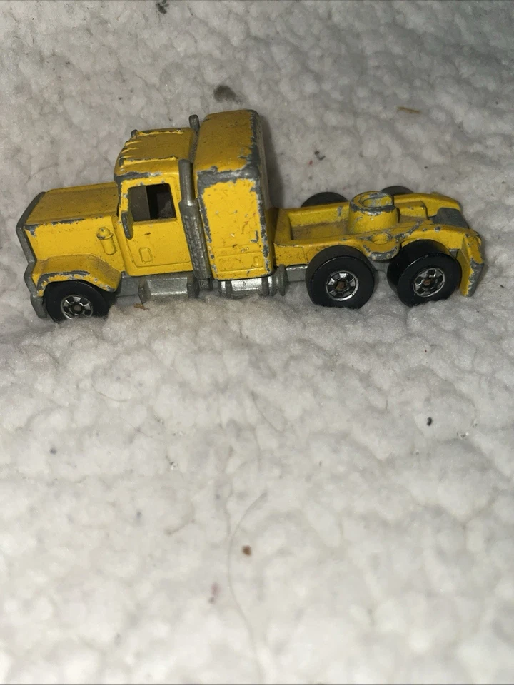 Semirremolque Hot Wheels 1981 Cabover amarillo Malasia Foto 3 de 3