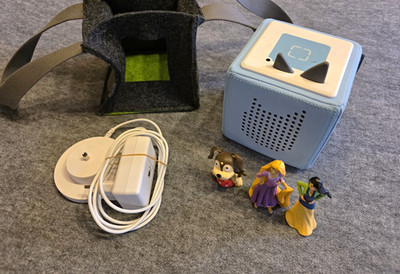 Tonie Box Hellblau Inkl. Ladekabel, Tasche & 3x Tonie Figuren.