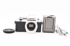 6739 shots  Olympus OM-D E-M10 Mark II Silver Battery Charger Set