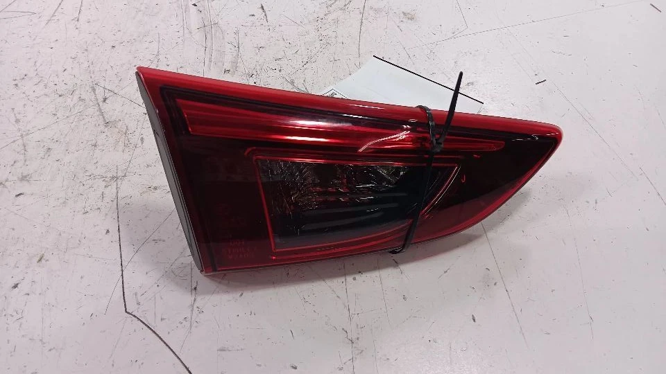 Левый задний фонарь стоп-сигнал для задней двери галогенный подходит для 16–19 MAZDA CX-3 - Изображение 3 из 4