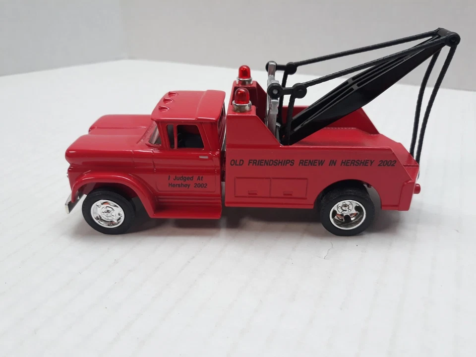 Ertl Collectibles 21054P - Red Tow Truck - I judged at Hershey 2002 - NIB - Image 2 of 4