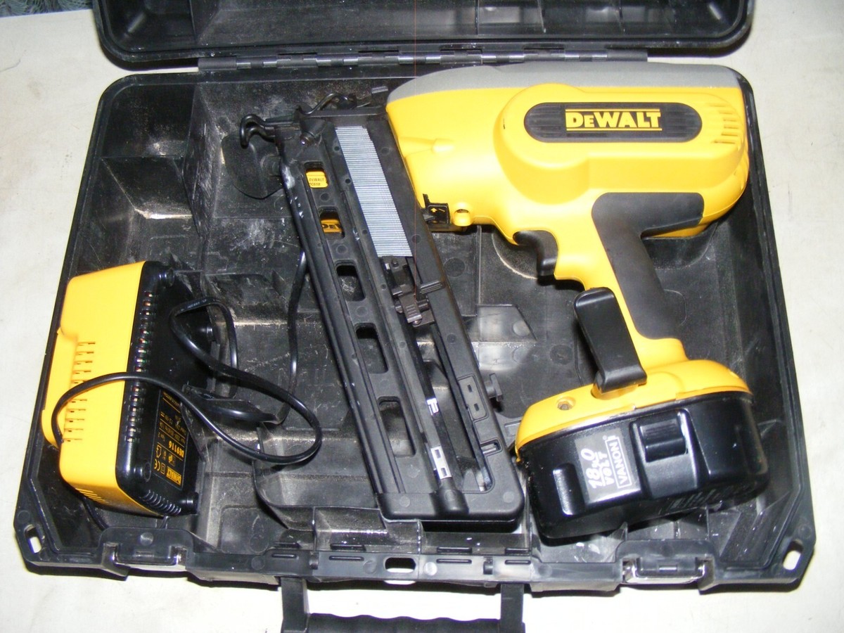 DeWalt 18V Second Fix Nail Gun DC618 Finish Nailer kit UK