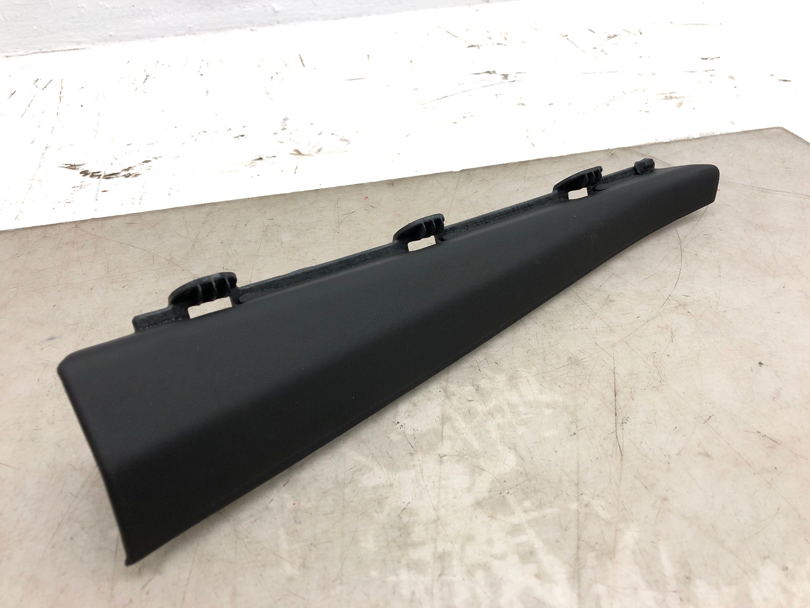2016-2020 BENTLEY BENTAYGA FRONT RIGHT LOWER A-PILLAR COVER PANEL 36A868204A