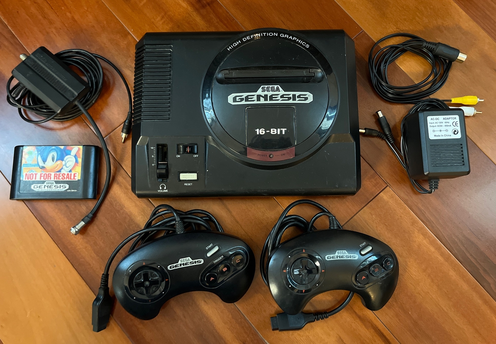 Sega Genesis Model 1 MK1601 Console /System Bundle With Sonic, Clean