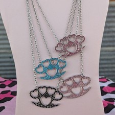 Y2k Scena Ottone Nocche Strass Rivestite Mcbling Collane + Spilla - NUOVO - Multi