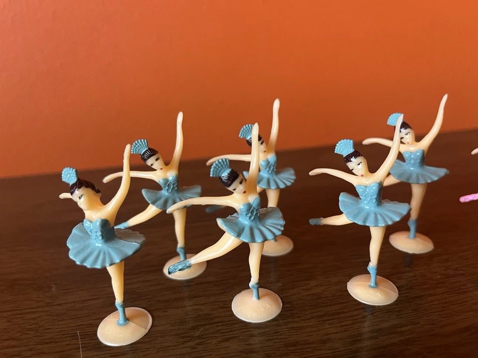 Lote de (12) adornos para pasteles y cupcakes bailarina vintage • Usados en excelente estado Foto 3 de 4
