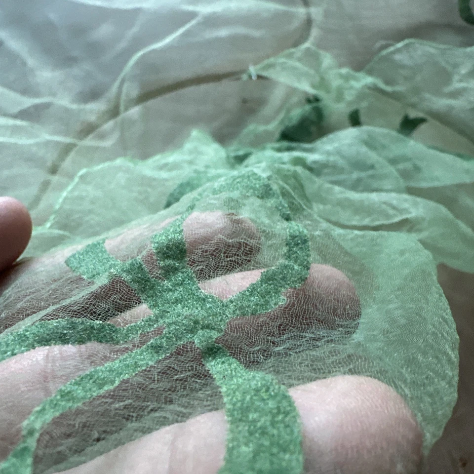 "Bufanda de gasa verde vintage con lazos de terciopelo 26""x26""" Foto 3 de 3