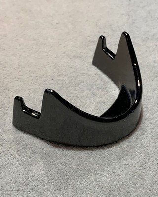 Challenge Münzständer - schwarz glänzend Metall - hält Münzen ab 40 mm