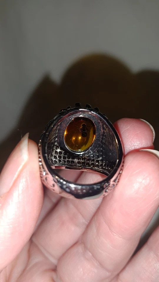 Anillo corona hip hop para 7,5 hombres con plástico duro amarillo incrustado con (HORMIGA) Foto 4 de 4