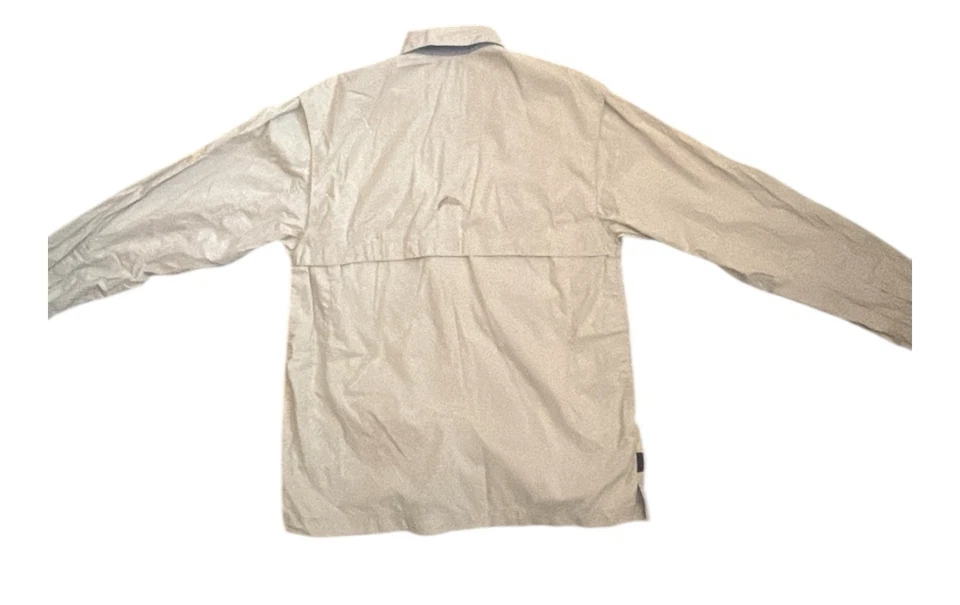 Camisa de pesca Simms caqui rendimiento para hombre pequeña Foto 2 de 4