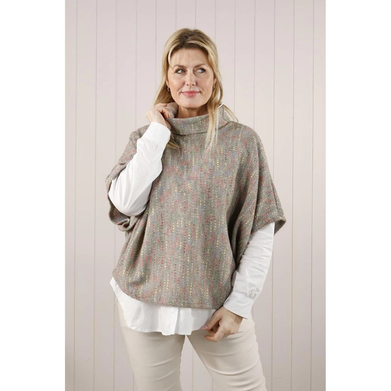 Goose Island rainbow fleck poncho Pink
Opens in a new window or tab