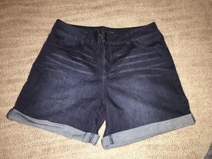 short jeans escuro cintura alta