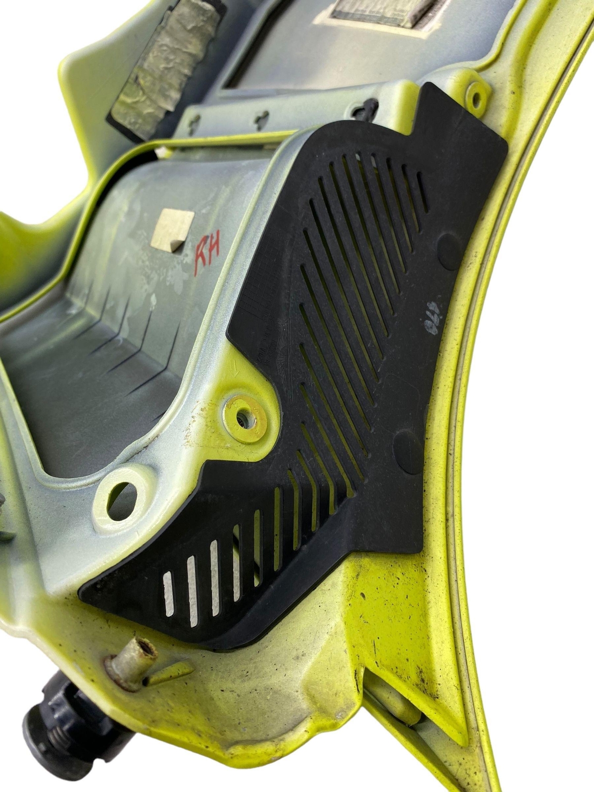 2019 - 2023 ASTON MARTIN VANTAGE RIGHT FENDER LIME GREEN ESSENCE OEM