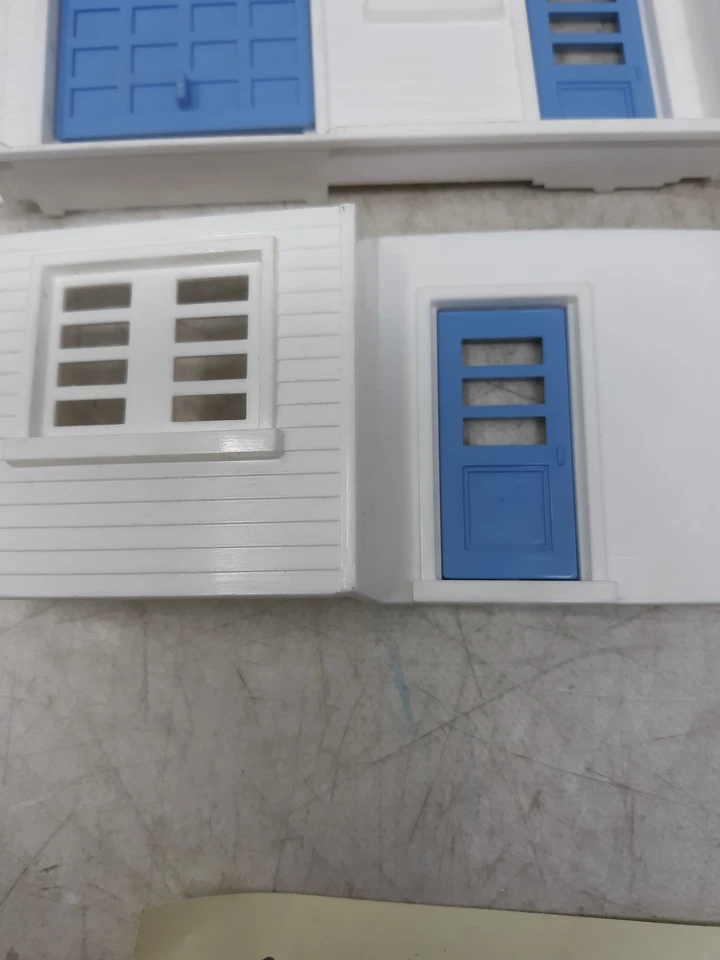 Plasticville USA Ranch House Kit O/S Scale White/Blue – Vintage Model Parts - Image 3 of 4