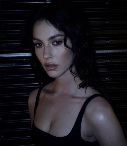 Gracie Abrams Autographed Signed Good Riddance VIP Laminate Secret Of Us Beckett - Picture 19 of 24