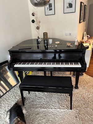SAMICK SG-140C STUTZFLÜGEL BABY GRAND PIANO