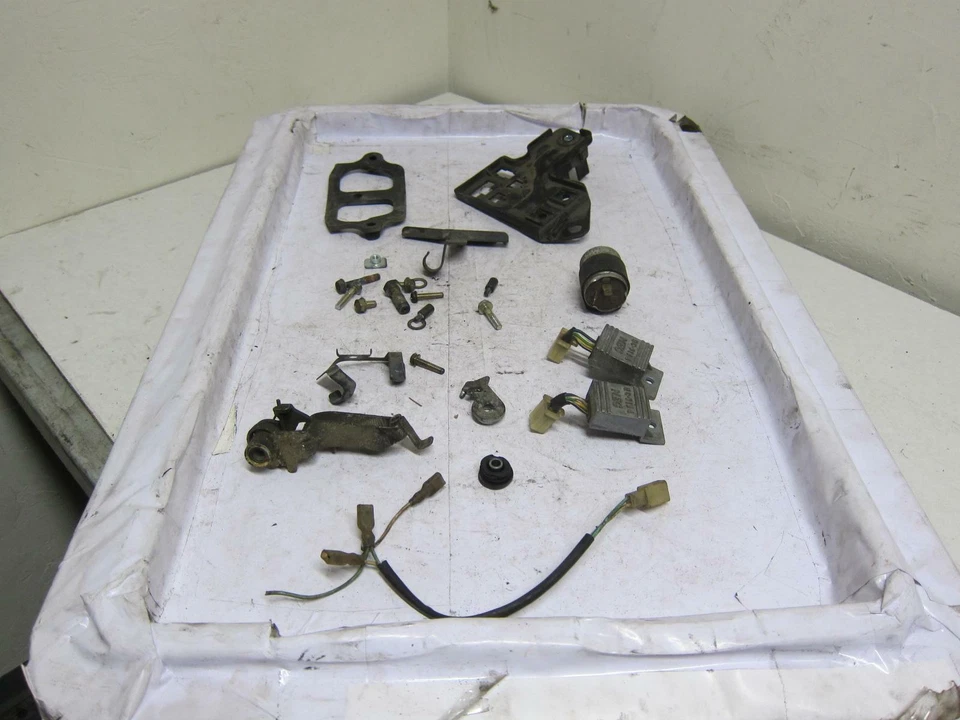 1981 Honda Silver Wing 500 GL500 OEM ENGINE MOUNTING BOLTS HARDWARE MOTOR SCREWS Foto 3 de 4