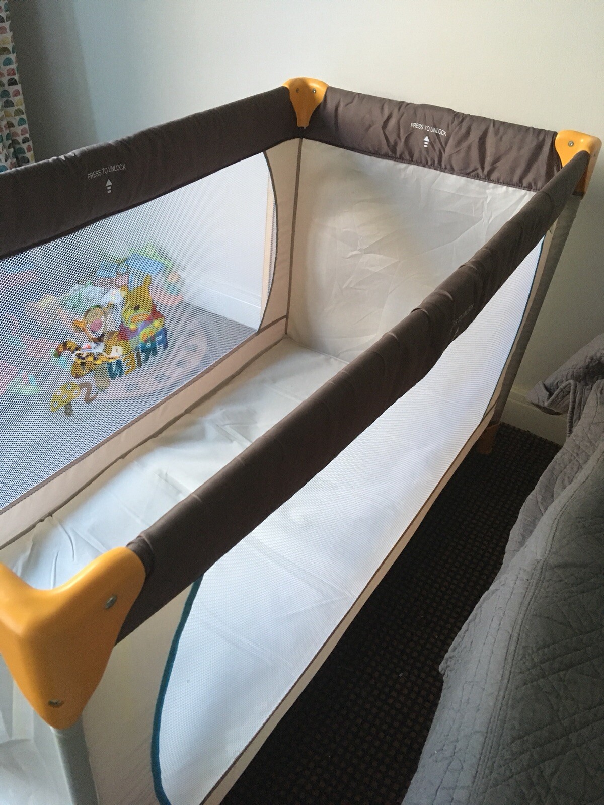 hauck dream n play travel cot Winnie The Pooh Portable With Proper