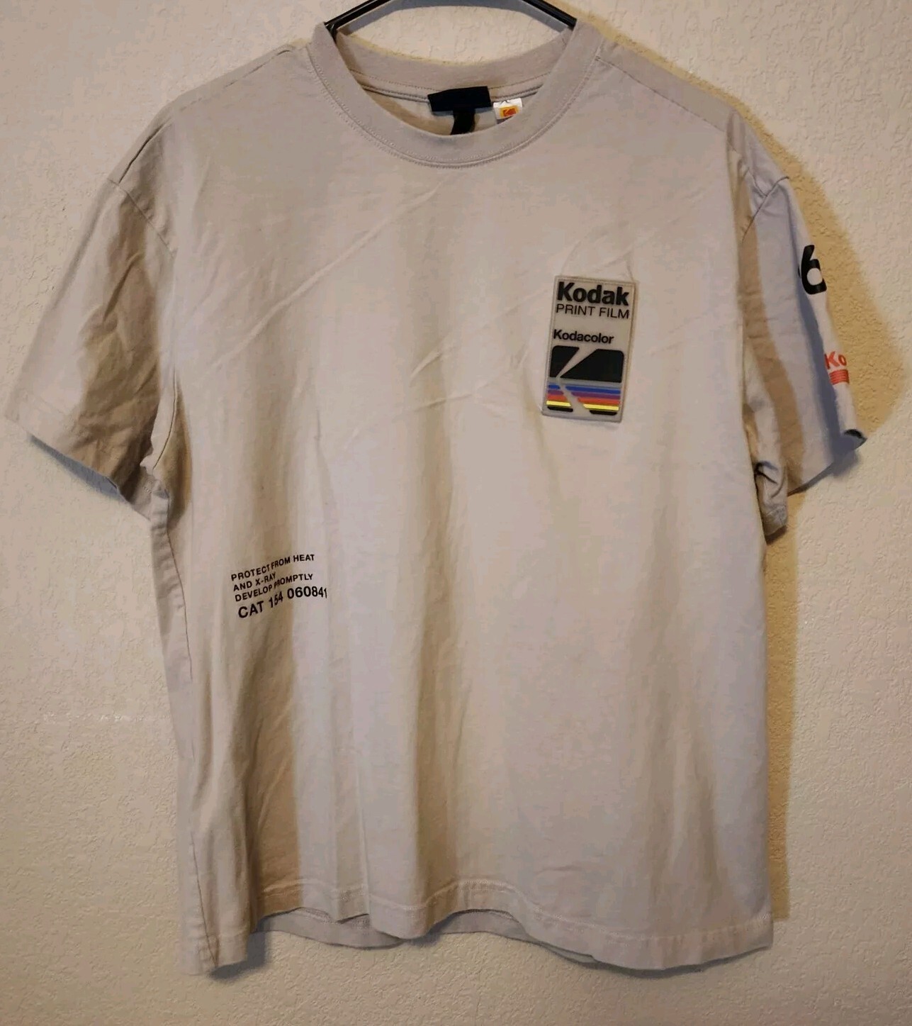 Kodak H&M Shirt Mens Medium White Crew Neck Casual Camera Raised Logo Front
