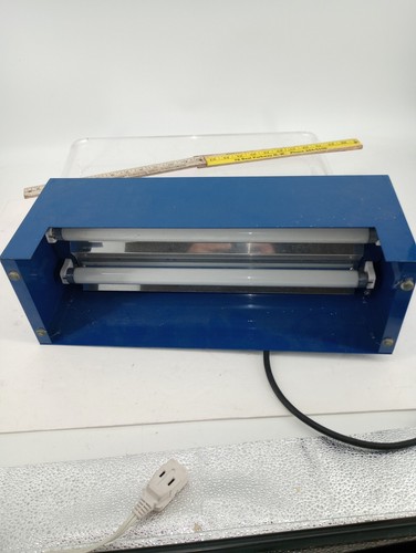 Industrial Uv/ Fluorescent Lighting Fixture Includes 17” Bulbs ... Lights Work - Picture 3 of 11