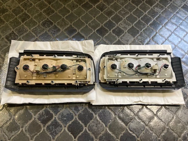 Conjunto de lanternas traseiras de louro Nissan Datsun C231 C230 200L 240L - Imagem 4 de 4