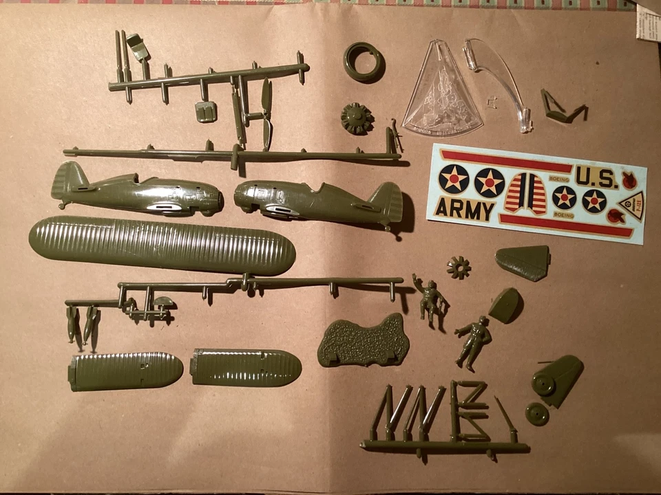 Aurora  Famous Fighters  Boeing P - 12 E  aereo anni ‘60 - Immagine 3 di 4