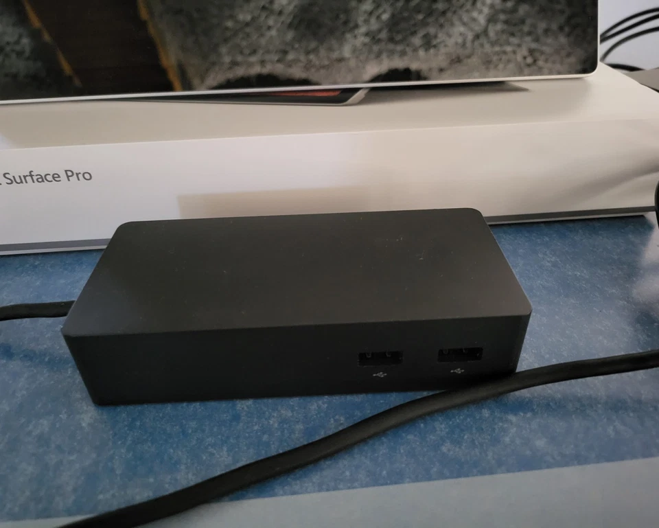 Microsoft Surface Pro 7 128GB, Wi-Fi, 12,3 Zoll -Platin Grau mit Docking Station - Bild 2 von 4