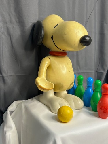 Vtg My Friend Snoopy Bowling w/1 Ball & 6 Bowling Pins 1979 Hasbro Works! - Picture 2 of 8