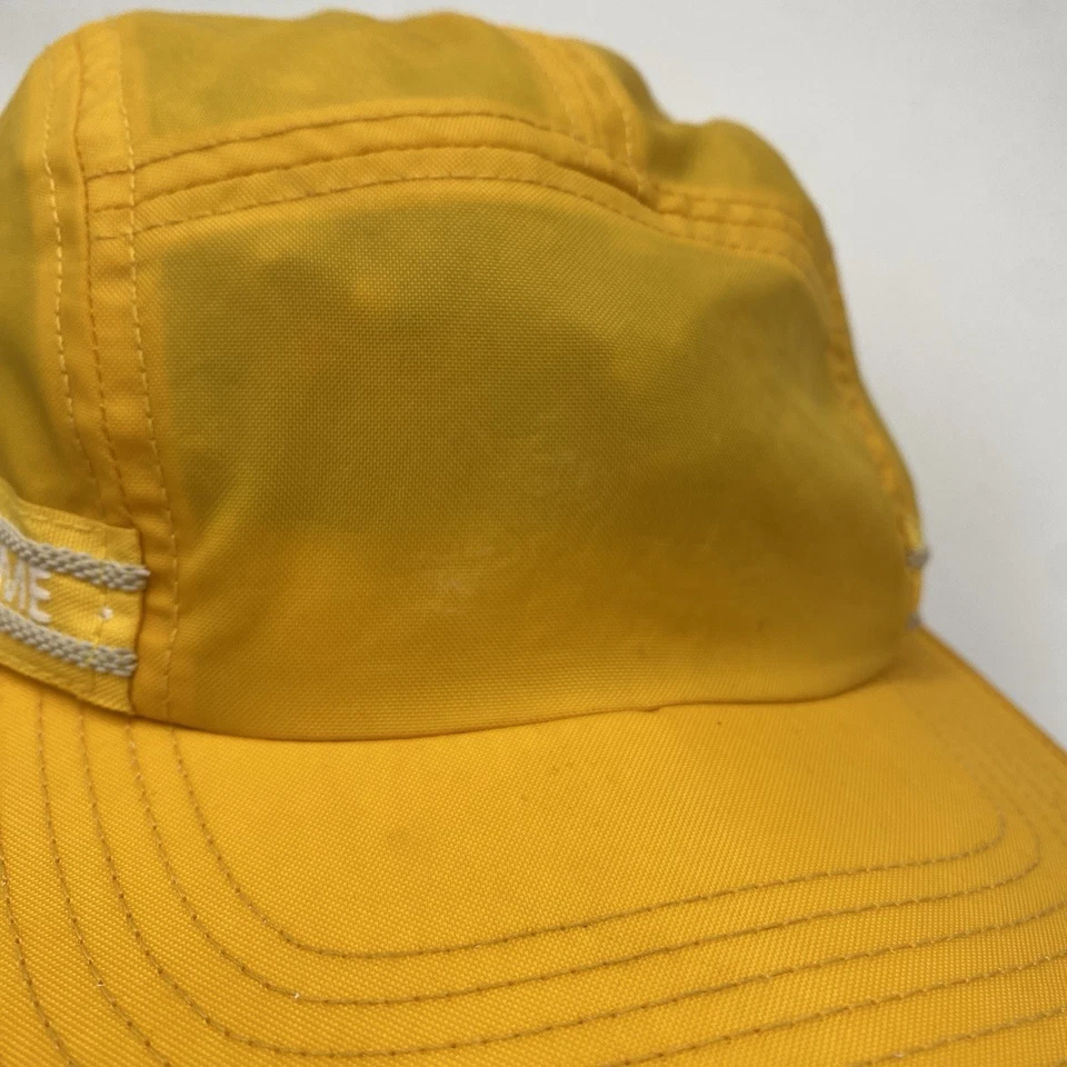 Gorra de campamento con cinta tonal SUPREME para hombre con correa ajustable defectos amarillos Foto 4 de 4