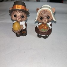 Hallmark Thanksgiving Pilgrim Squirrel Chipmunk Salt Pepper Shakers 1990s VTG