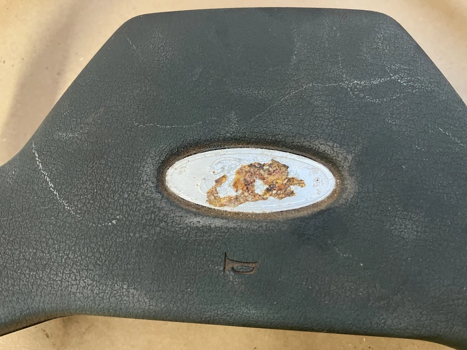 Volante Ford Courier 81 82 con hornpad OEM 1981 1982 Foto 2 de 4