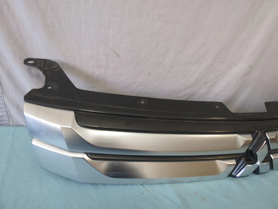 ✅ 14-15 Mitsubishi Outlander PHEV передняя верхняя решетка радиатора решетка сетка OEM - Изображение 4 из 4