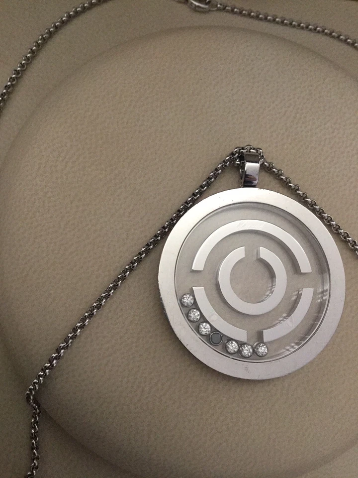 Collar Colgante Chopard Happy Spirit Oro Blanco 18k y Dimonios. Hecho en Suiza Foto 3 de 4